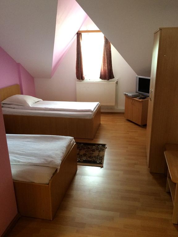 Pensiunea Simina Caransebeş Quarto foto